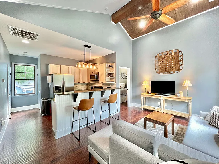 2637 Chesterfield Ave #B — Photo 2