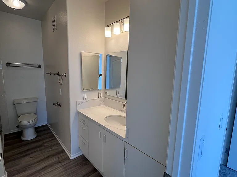 En-suite bathroom bedroom 1