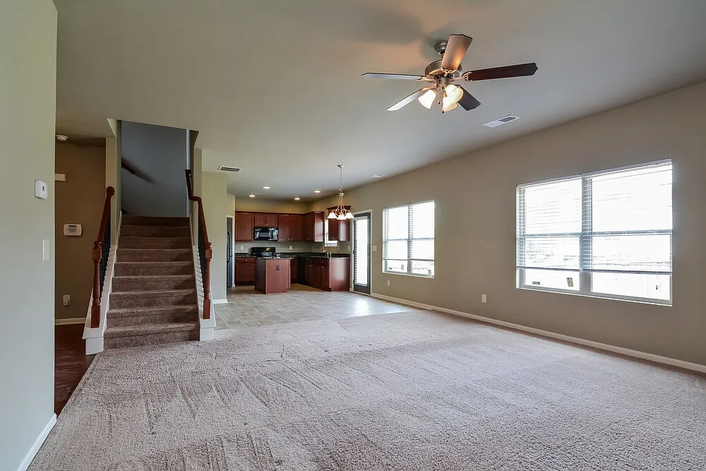 4 bed, 2.5 bath, 2434 sqft, $2,780 — Photo 3