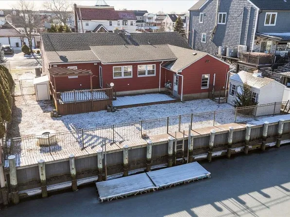 62 2nd Street W, Freeport, NY 11520