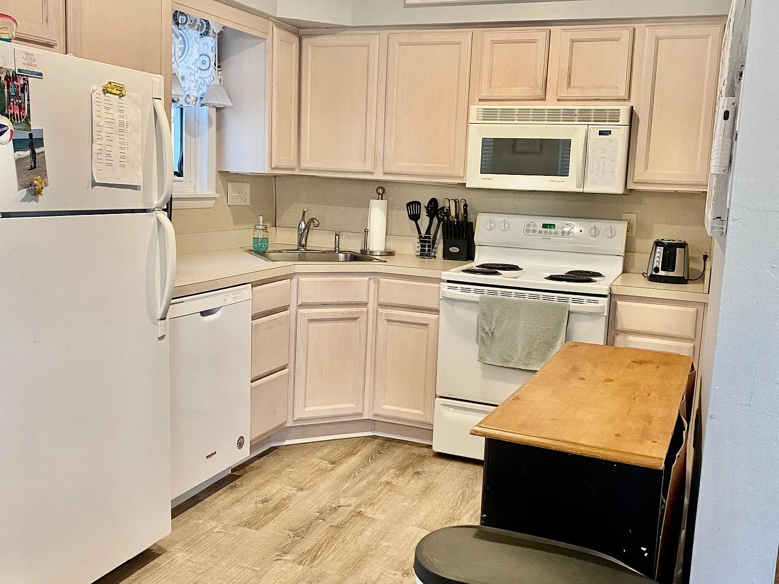 2 bed, 1.5 bath, 900 sqft, $2,000 — Photo 4