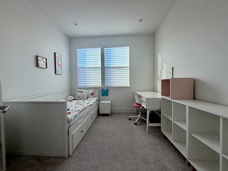 561 Pilgrim Dr — Photo 25