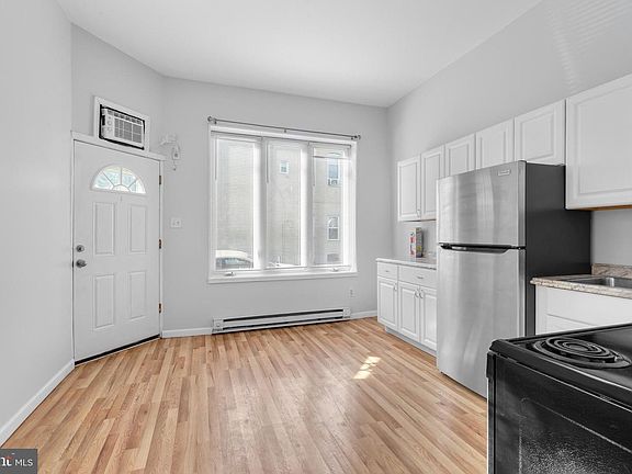 4th image of 2641 E Madison St