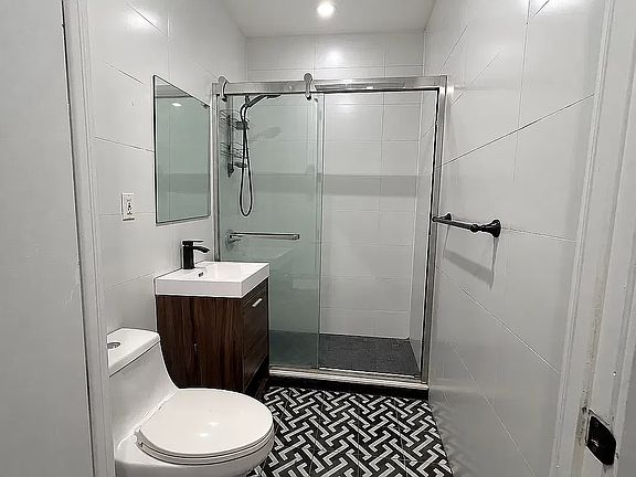 5th image of 1889 Cornelia St #1RR