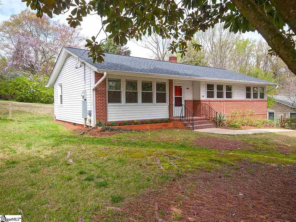 1st image of 105 Hillrose Ave