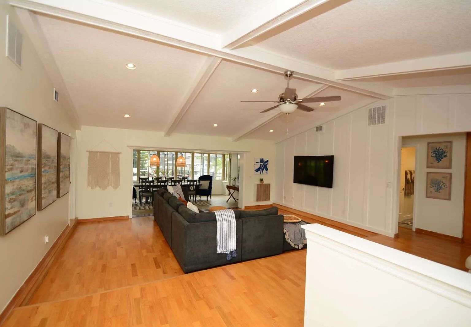 3 bed, 2.0 bath, 2142 sqft, $3,995 — Photo 4