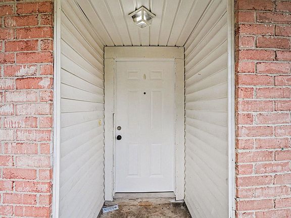 3rd image of 10419 Gulfstream Ln