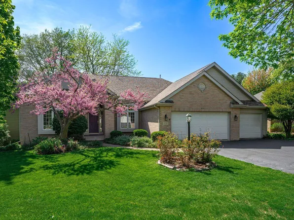 638 Roxbury Rd, Rockford, IL 61107