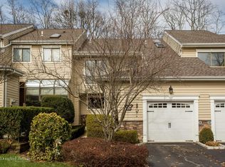 29 Villas Cir, Melville, NY 11747