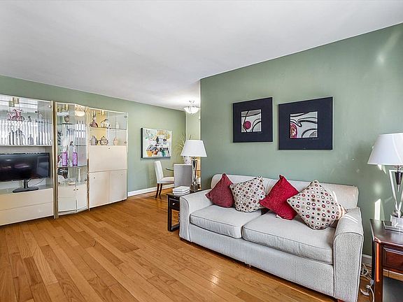 3rd image of 15-28 160th St #6-29