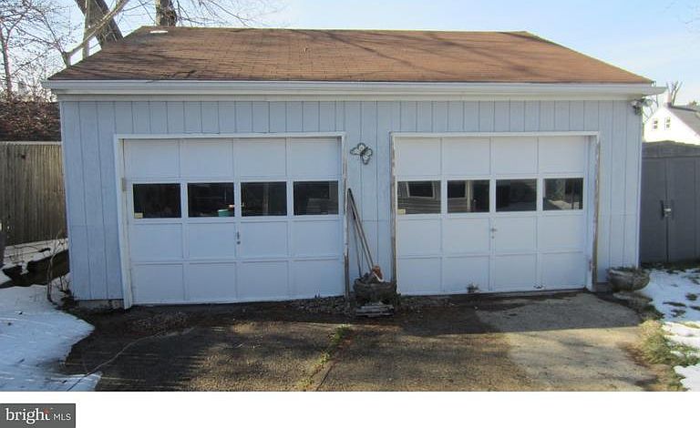 2nd image of 411 Ruth Ave