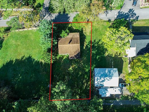 4th image of 809 Mountain Rd
