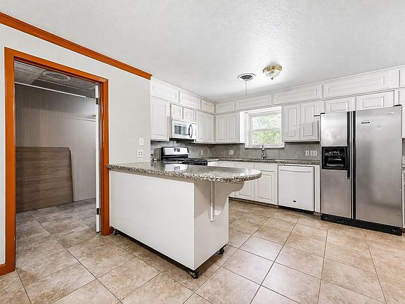 2nd image of 5813 Russell Ln