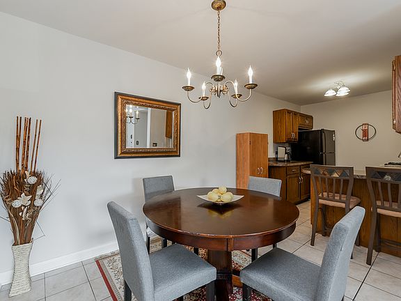 5th image of 840 Wellington Ave Unit 213