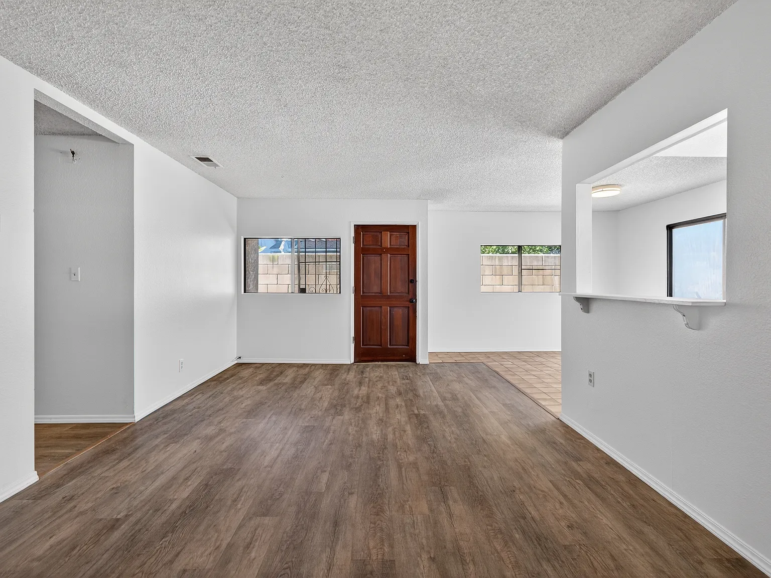 3 bed, 1200 sqft, $3,450 — Photo 2