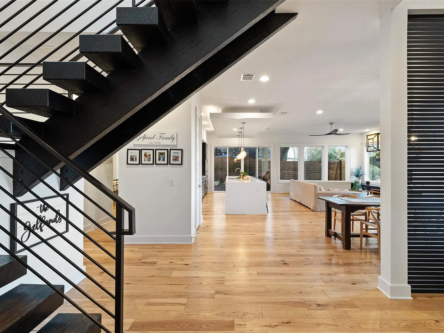 4 bed, 3.5 bath, 3402 sqft, $9,500 — Photo 4