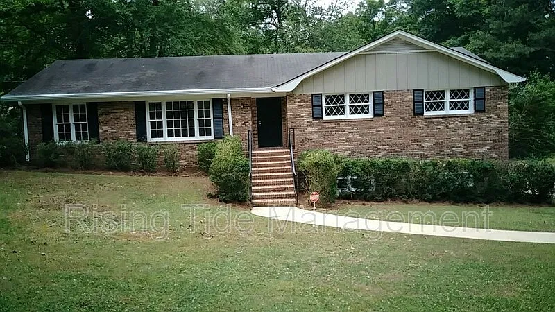 909 Skyview Ln