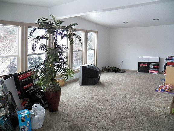 3rd image of 852 Singletree Ln