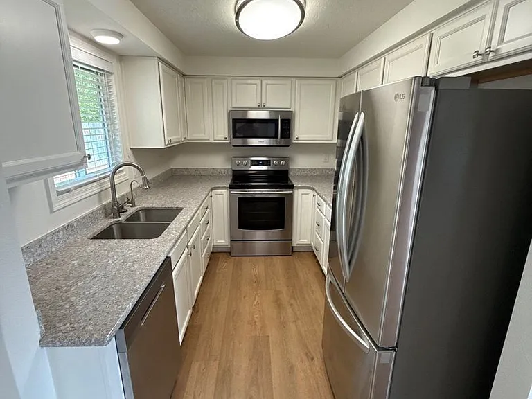 3641 Cherrylawn Ct NE — Photo 6