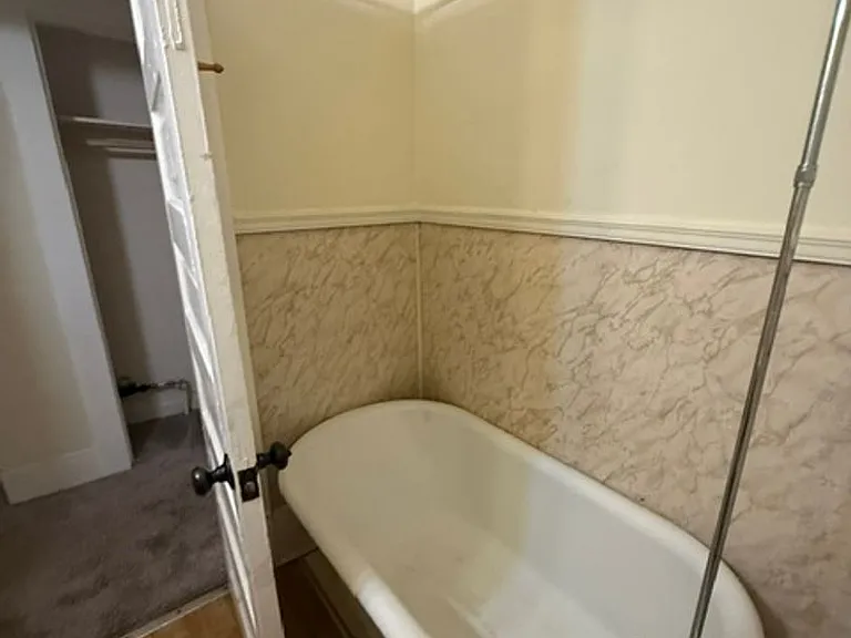 405 W Davis St #B — Photo 9