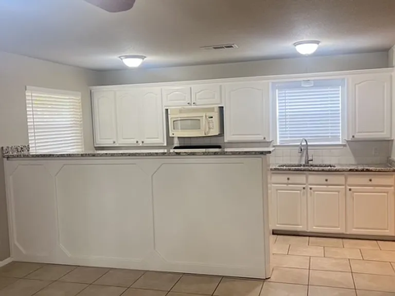 5809 Lance Ct — Photo 5
