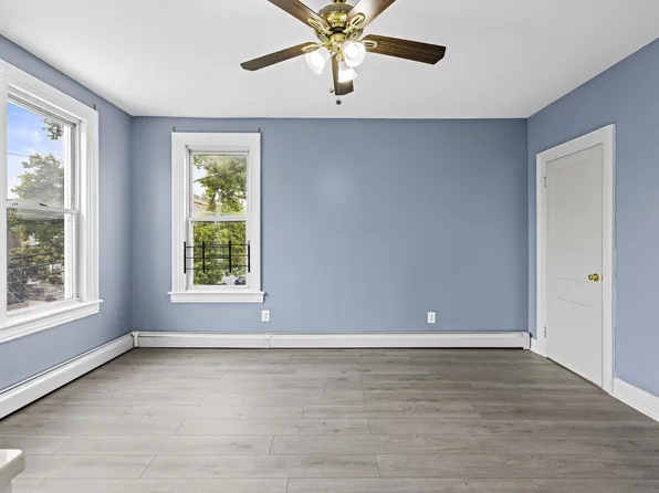 209 Danforth Avenue image 7 of 15