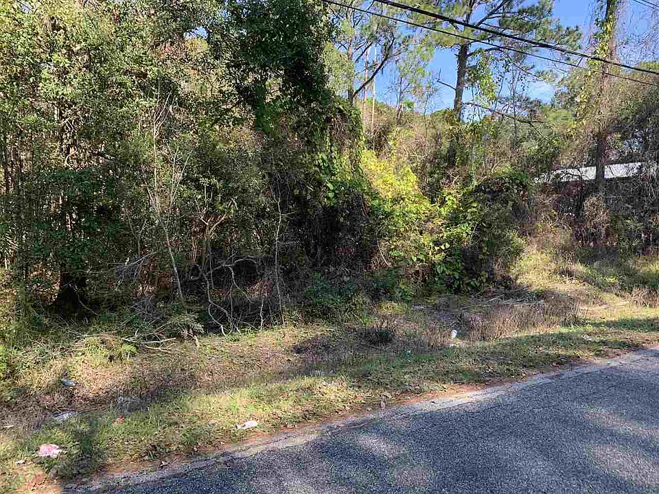 2nd image of 912 Pearl St
