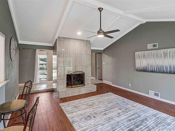 5th image of 1318 Briar Hollow Ln