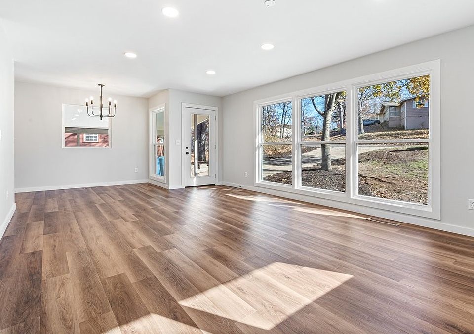 1st image of 8 Tenbury Ln