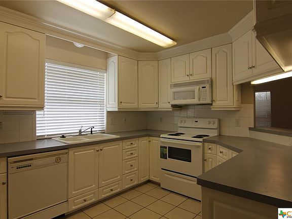 3rd image of 204 Dogwood Dr