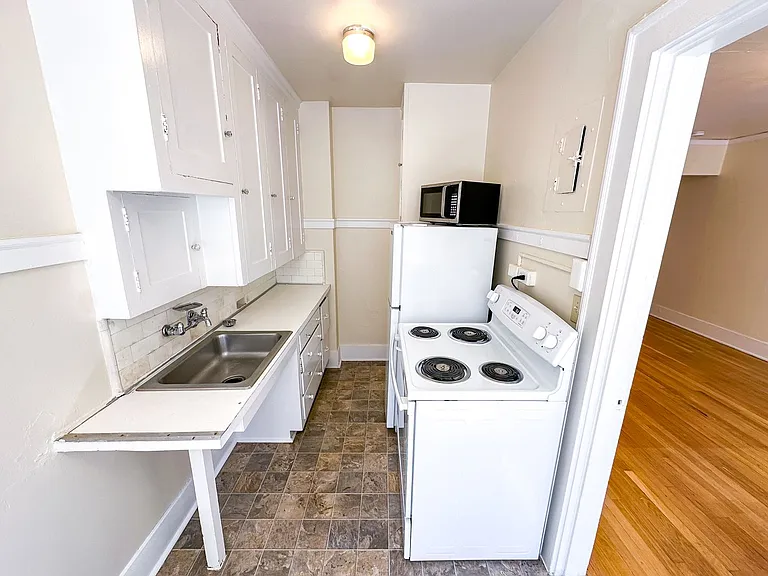 Belmont Apartments — Photo 13