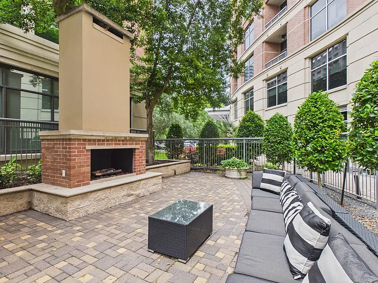 1901 Post Oak Blvd #OAK-2402 — Photo 27