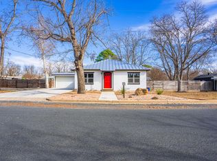 318 W Hackberry St, Fredericksburg, TX 78624