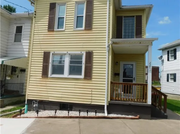 220 Irving Ave, Latrobe, PA 15650