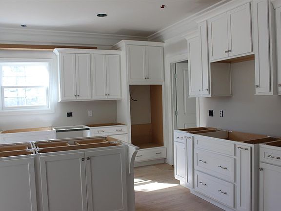 2nd image of 712 Calmore Ct