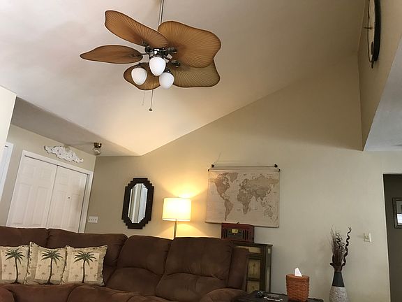 2nd image of 9769 Oakcrest Ct