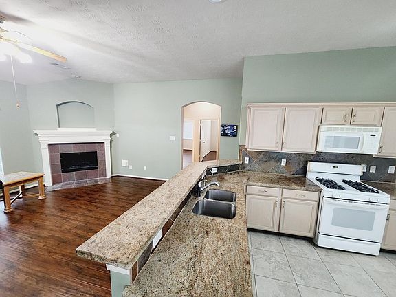 4th image of 3923 Heritage Colony Dr