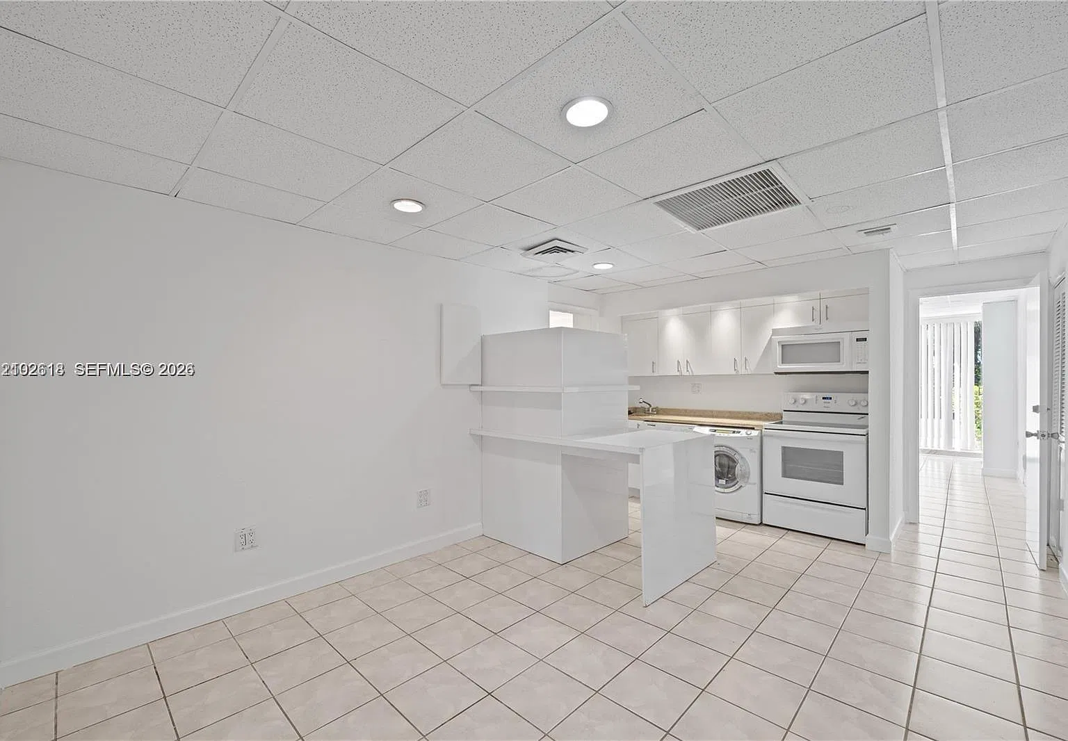 Jockey Club Condo — Photo 2