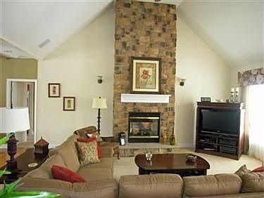 5th image of 743 Brookside Cir