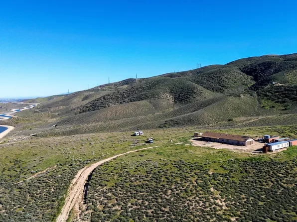 44132 Munz Ranch Rd, Lake Hughes, CA 93532