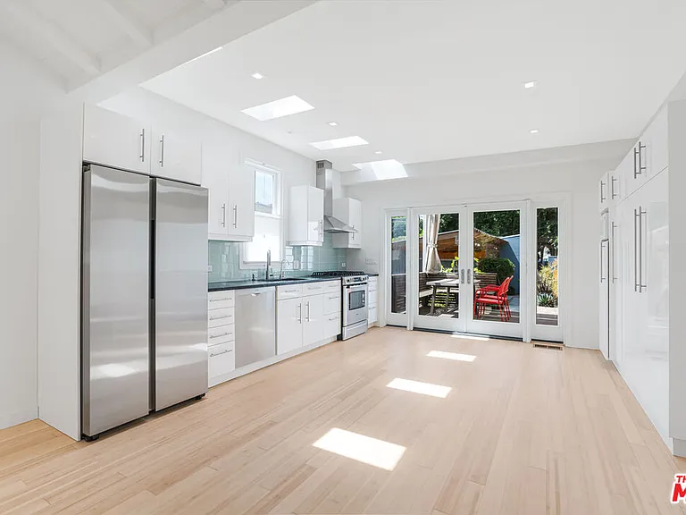 4155 Lincoln Ave — Photo 4