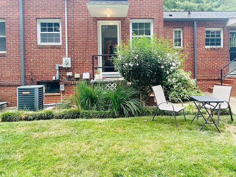 2548 E Greenbrier Rd #G — Photo 12