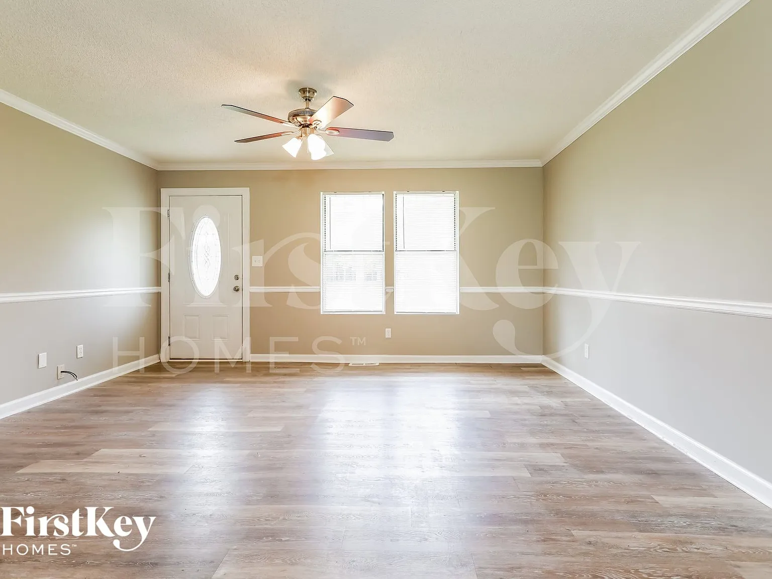 3 bed, 2.0 bath, 1100 sqft, $2,005 — Photo 2