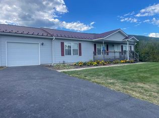 4 Mountain Ln, Mill Hall, PA 17751