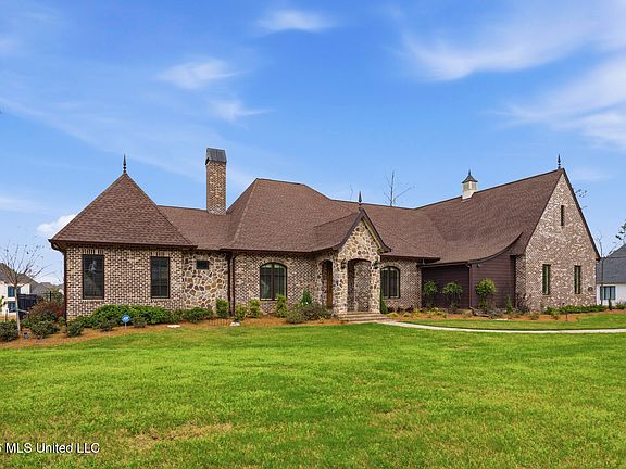 2nd image of 214 Ashworth Cir