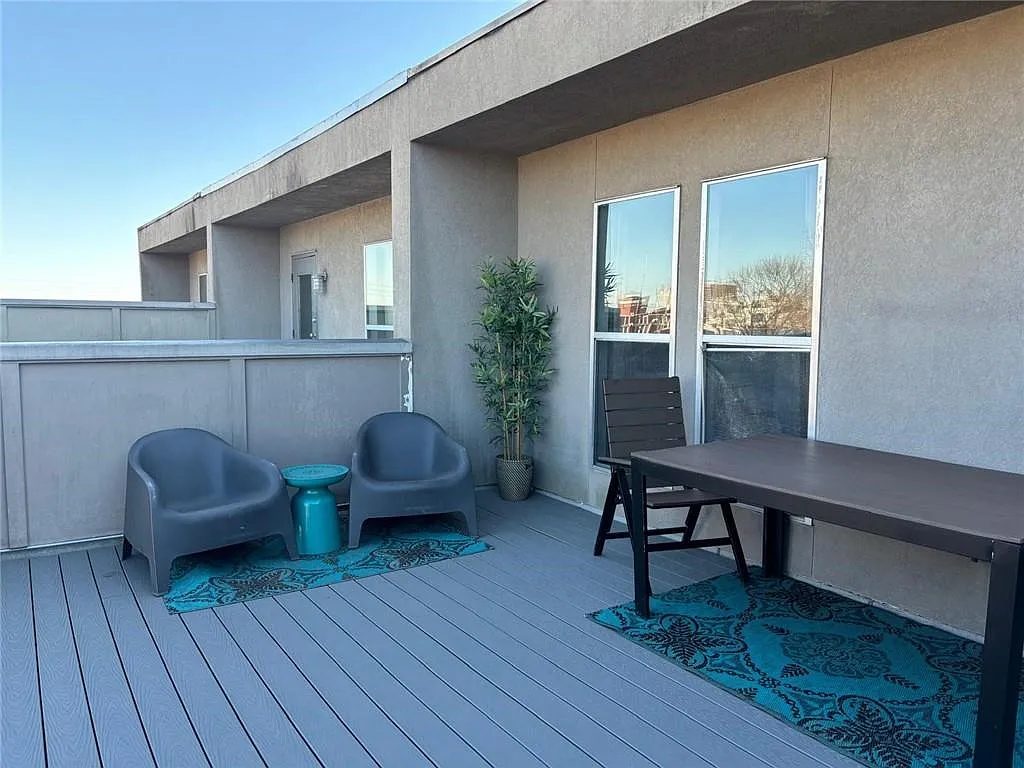 3 bed, 3.5 bath, 2186 sqft, $3,800 — Photo 2