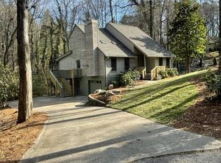 2 Lakeshore Ln, Asheville, NC 28804