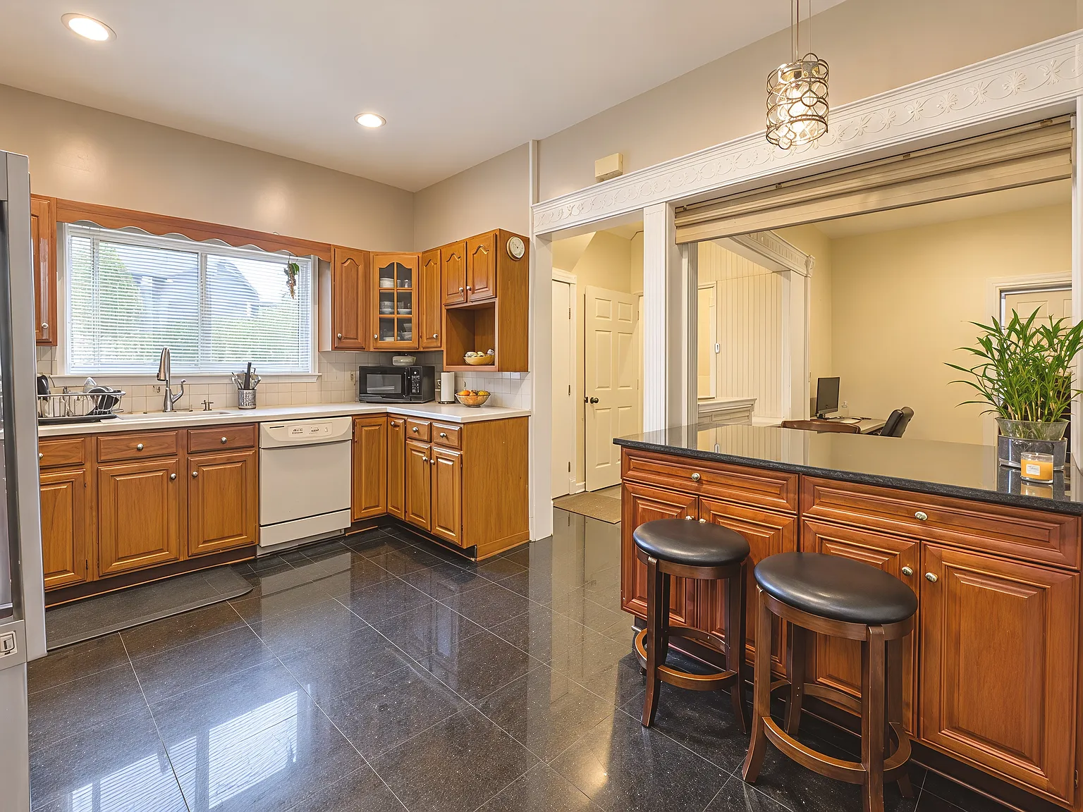 6 bed, 1456 sqft, $4,500 — Photo 4
