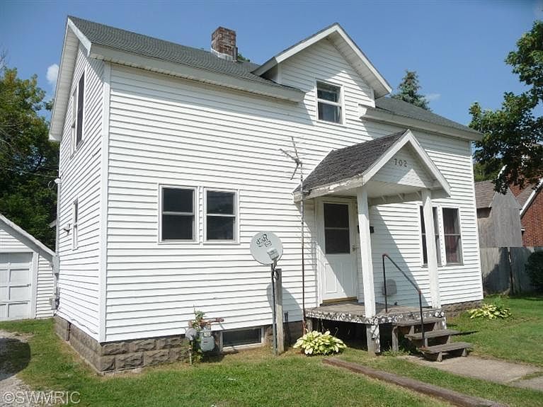 1st image of 702 E West St
