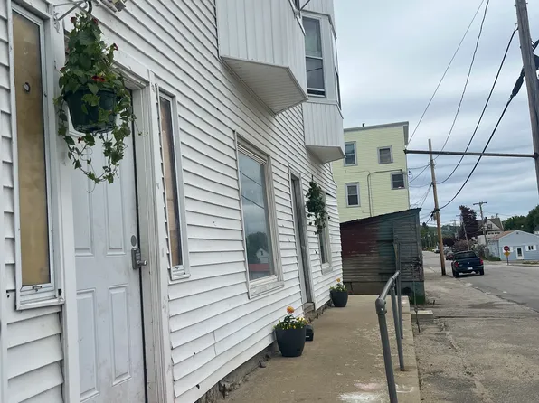 205 Cumberland St #1R, Rumford, ME 04276